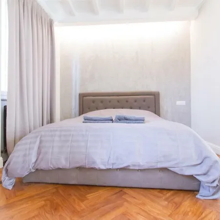 Elegante E Completamente Arredato In Duomo Διαμέρισμα