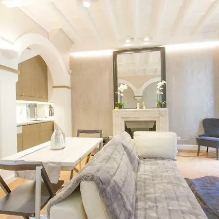 Elegante E Completamente Arredato In Duomo Διαμέρισμα